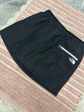 The North Face Girl's FlashDry Skort Black Size L (14/16)